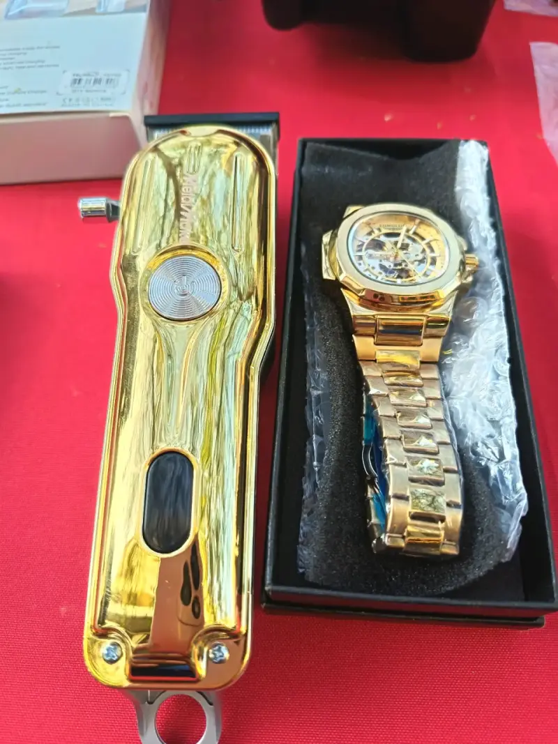 Set de reloj y cortapelos dorados - 2
