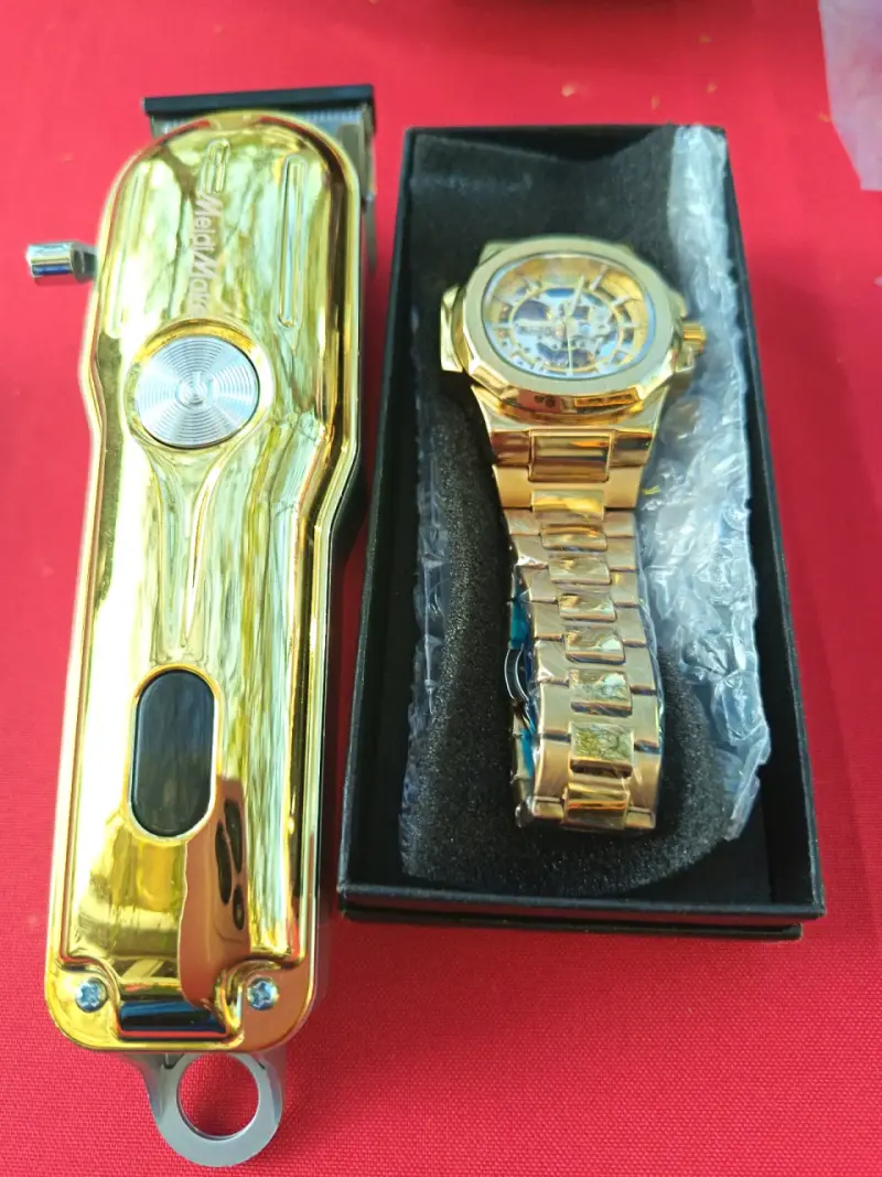 Set de reloj y cortapelos dorados - 3