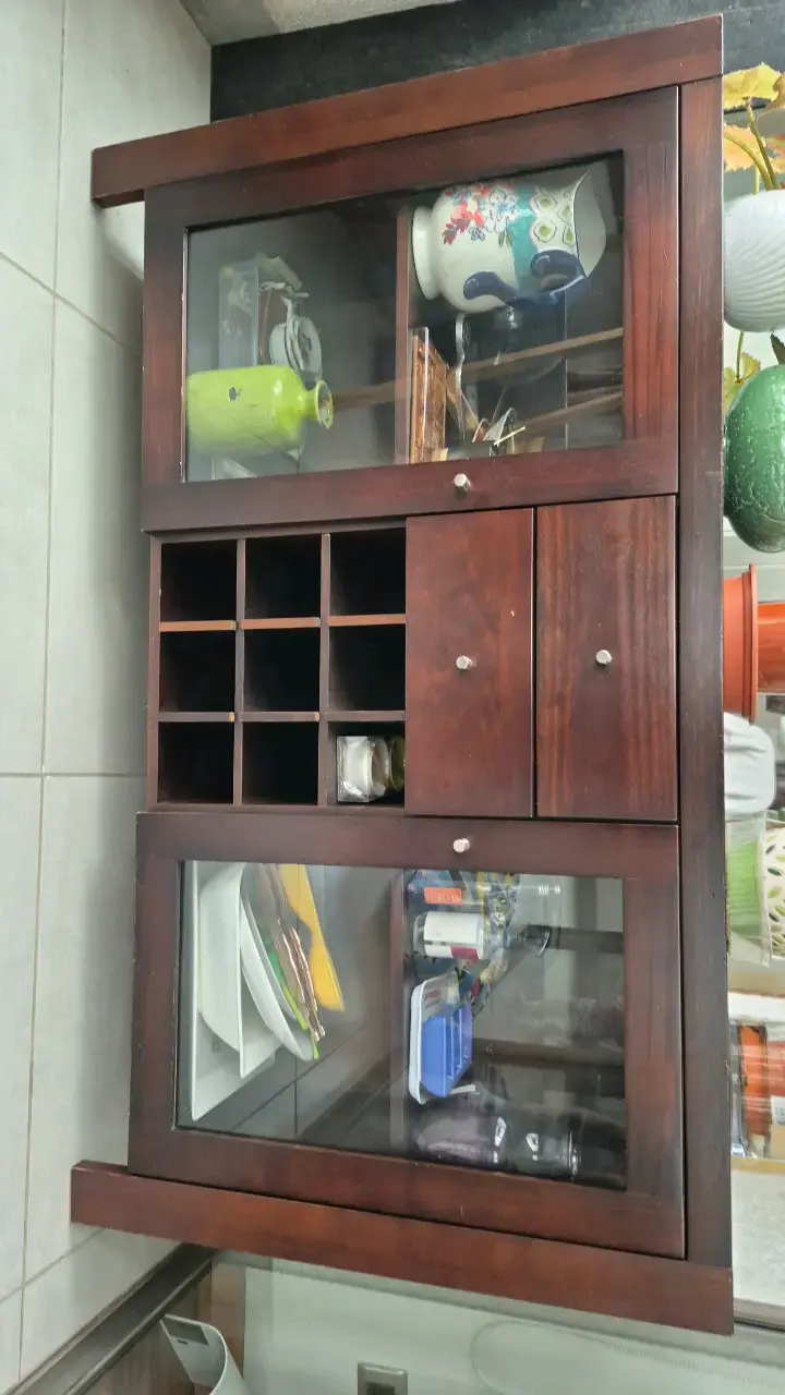 Vitrina de madera con puertas de vidrio - 3