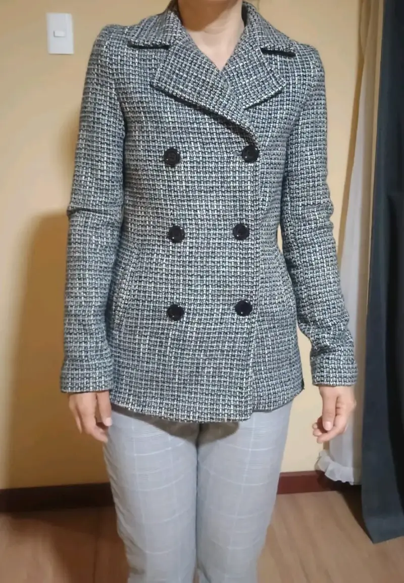 Abrigo de lana gris para mujer