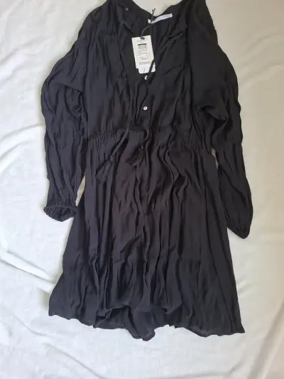 Vestido negro con botones y ajuste en cintura - miniatura 1