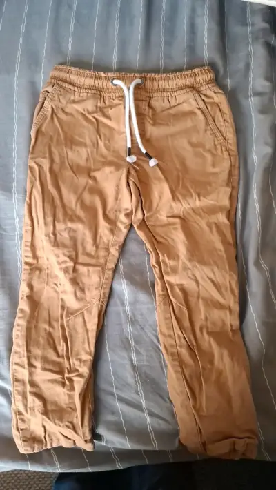 Pantalones jogger color camel para hombre - miniatura 1