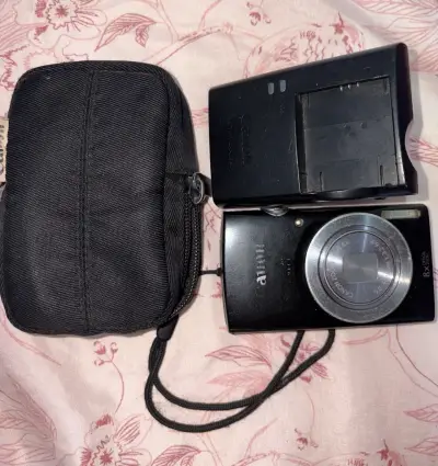 Cámara digital Canon con cargador y funda - miniatura 1