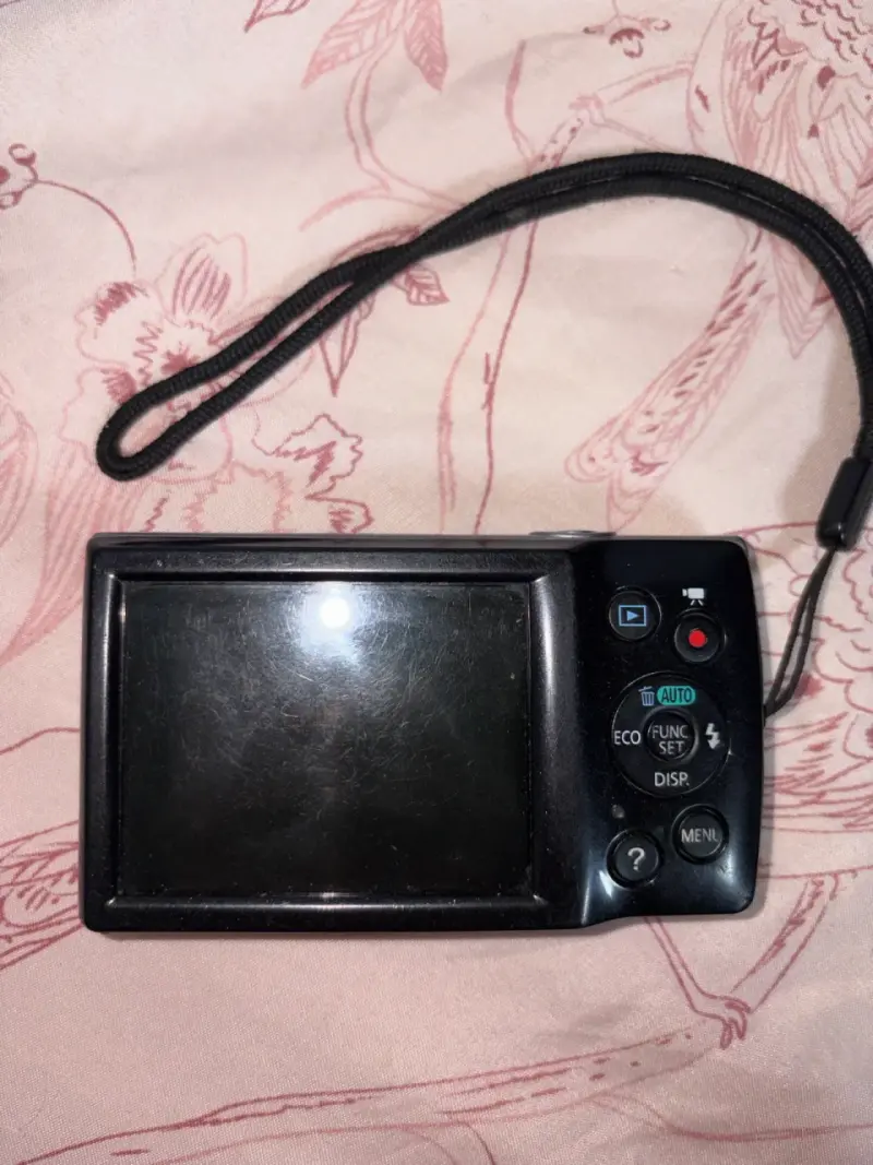 Cámara digital Canon con cargador y funda - 3