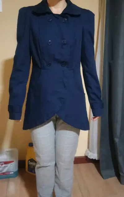 Trench azul oscuro para mujer con doble botonadura - miniatura 1