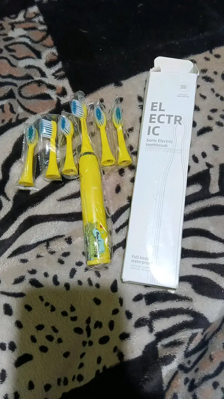 Cepillo de Dientes Eléctrico  Amarillo con Cabezal