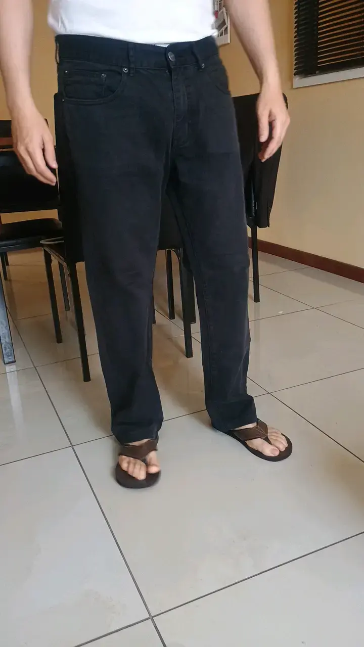 Jeans negros para hombre en buen estado - 1