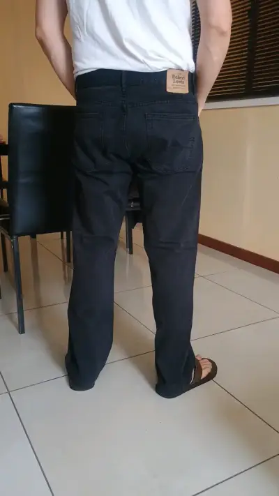 Jeans negros para hombre en buen estado - miniatura 2