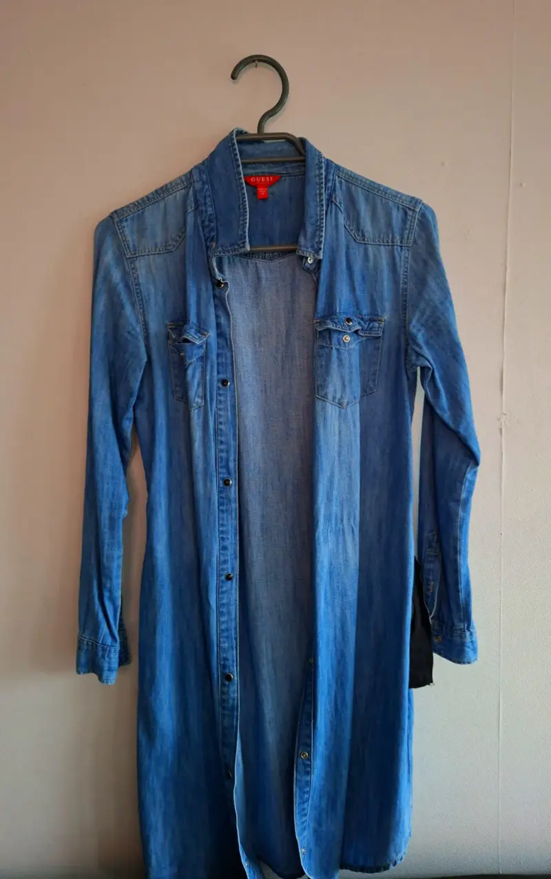 Vestido camisero denim Guess con cinturón - 4