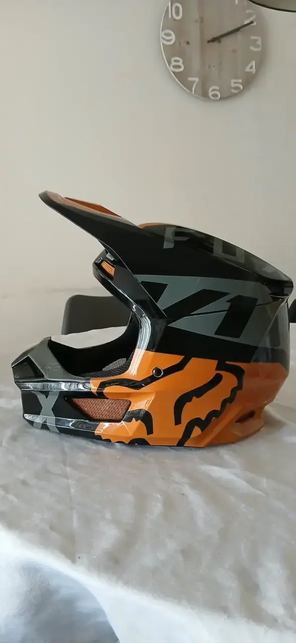 Casco de motocross Fox V1 negro y naranja - 1