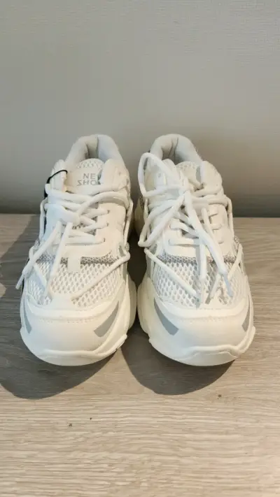 Zapatillas  Blancas Talla 36 Nuevas - miniatura 2