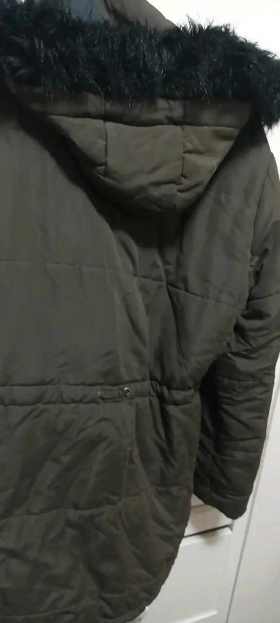 Parka verde olivo con cuello de piel sintética - 3
