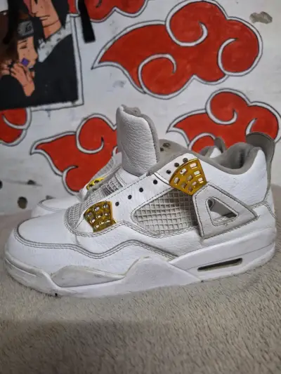 Zapatillas deportivas blancas con detalles dorados - miniatura 4