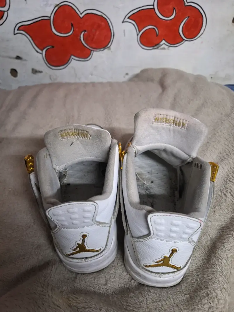 Zapatillas deportivas blancas con detalles dorados - 6