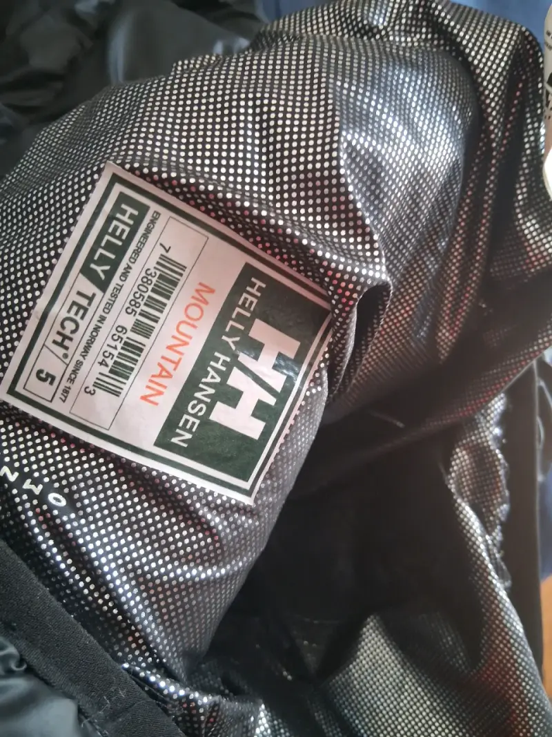 Chaqueta de invierno Helly Hansen negra con capucha - 3