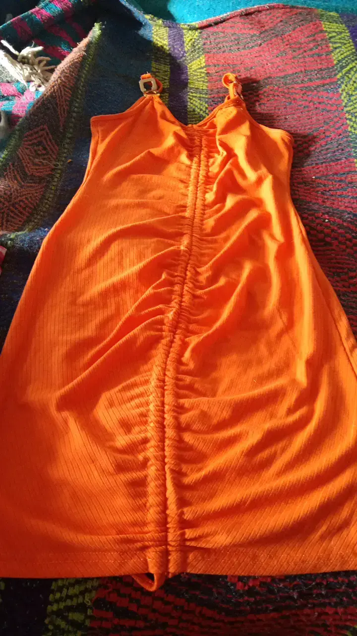 Vestido ajustado naranja con tirantes - 1