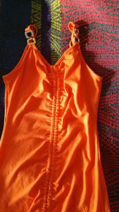 Vestido ajustado naranja con tirantes - miniatura 2