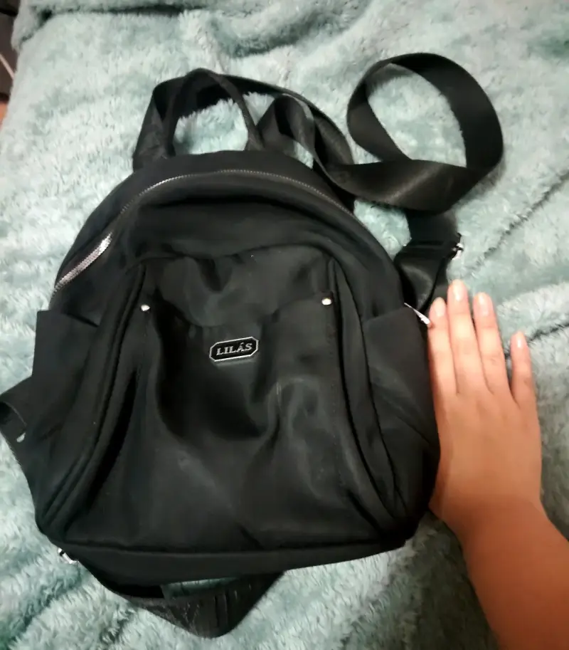 Mochila negra Lilás con correas ajustables - 1
