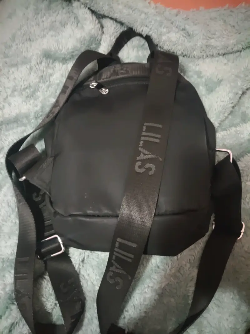 Mochila negra Lilás con correas ajustables - 2