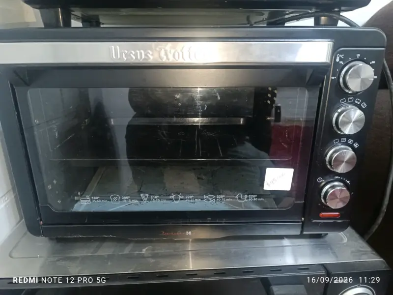 Horno eléctrico Ursus Trotter con controles manuales