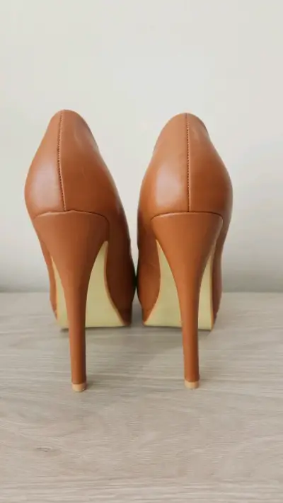 Zapatos de Tacón Alto Peep Toe Color Marrón - miniatura 2