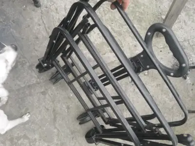 Carro de carga plegable de metal negro - miniatura 1