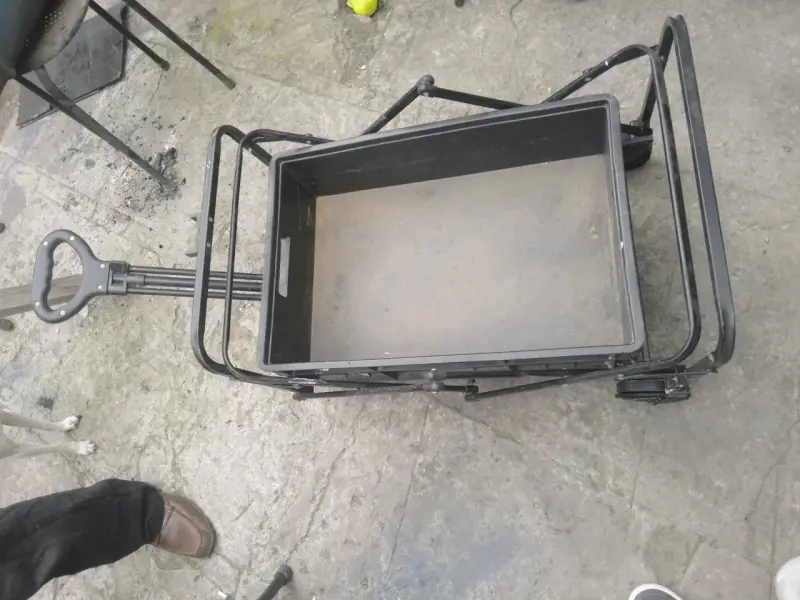 Carro de carga plegable de metal negro - 3