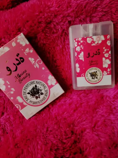 Set de brillos labiales y perfumes variados - miniatura 2