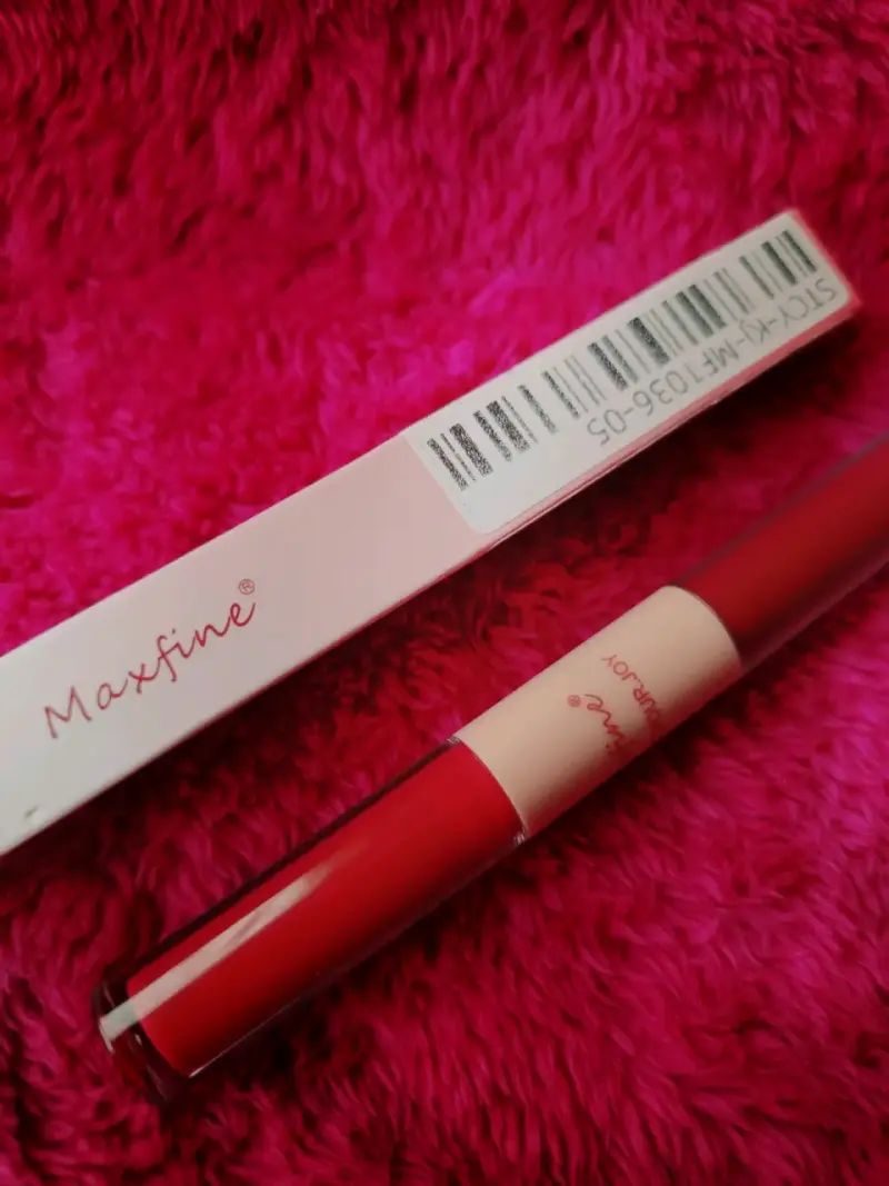 Set de brillos labiales y perfumes variados - 5
