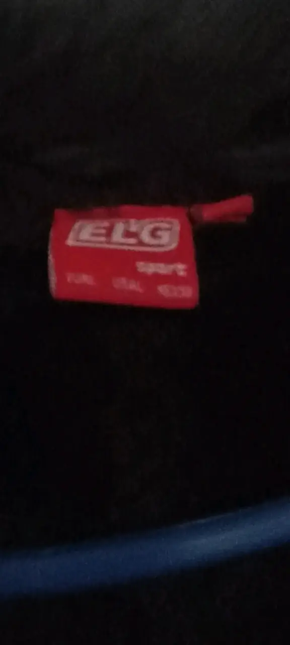 Chaqueta negra con cuello de piel sintética - 3