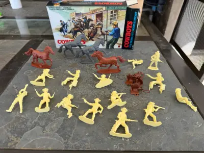 Kit de Modelos de Vaqueros 1/32 sin Pintar - miniatura 2