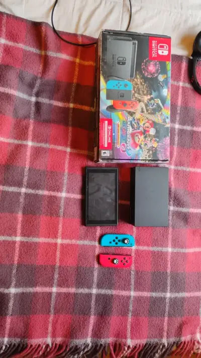 Consola Nintendo Switch con Joy-Con Azul y Rojo - miniatura 1