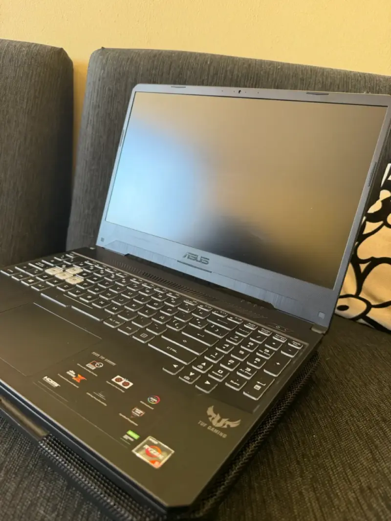 Laptop ASUS TUF Gaming con pantalla de 15 pulgadas - 3
