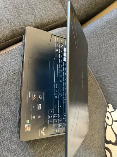 Laptop ASUS TUF Gaming con pantalla de 15 pulgadas - miniatura 4