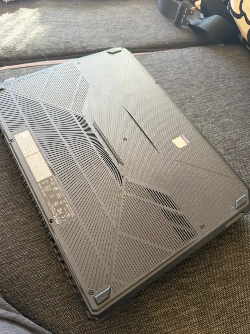 Laptop ASUS TUF Gaming con pantalla de 15 pulgadas - 6