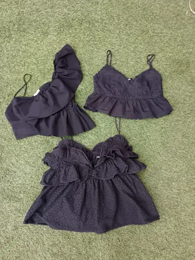 Conjunto de blusas ZARA negras con volantes - miniatura 1