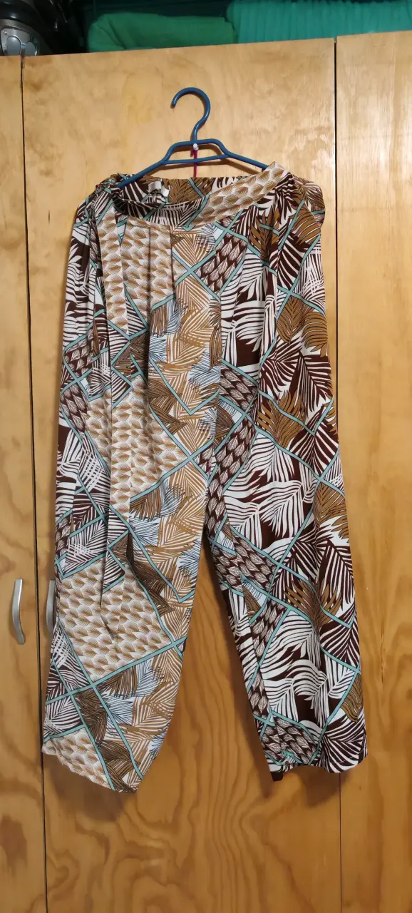 Pantalones anchos estampados tropicales