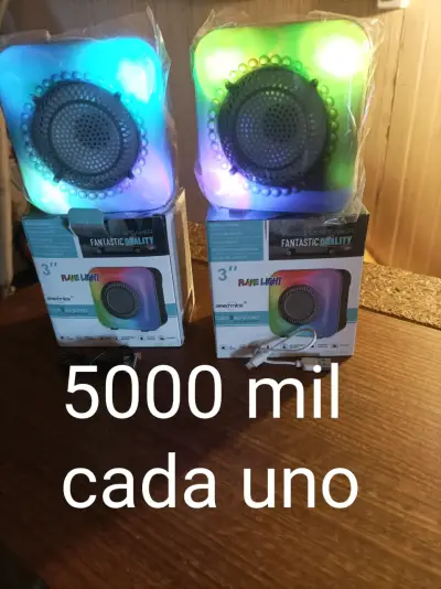 Parlantes inalámbricos con luz LED multicolor - miniatura 2