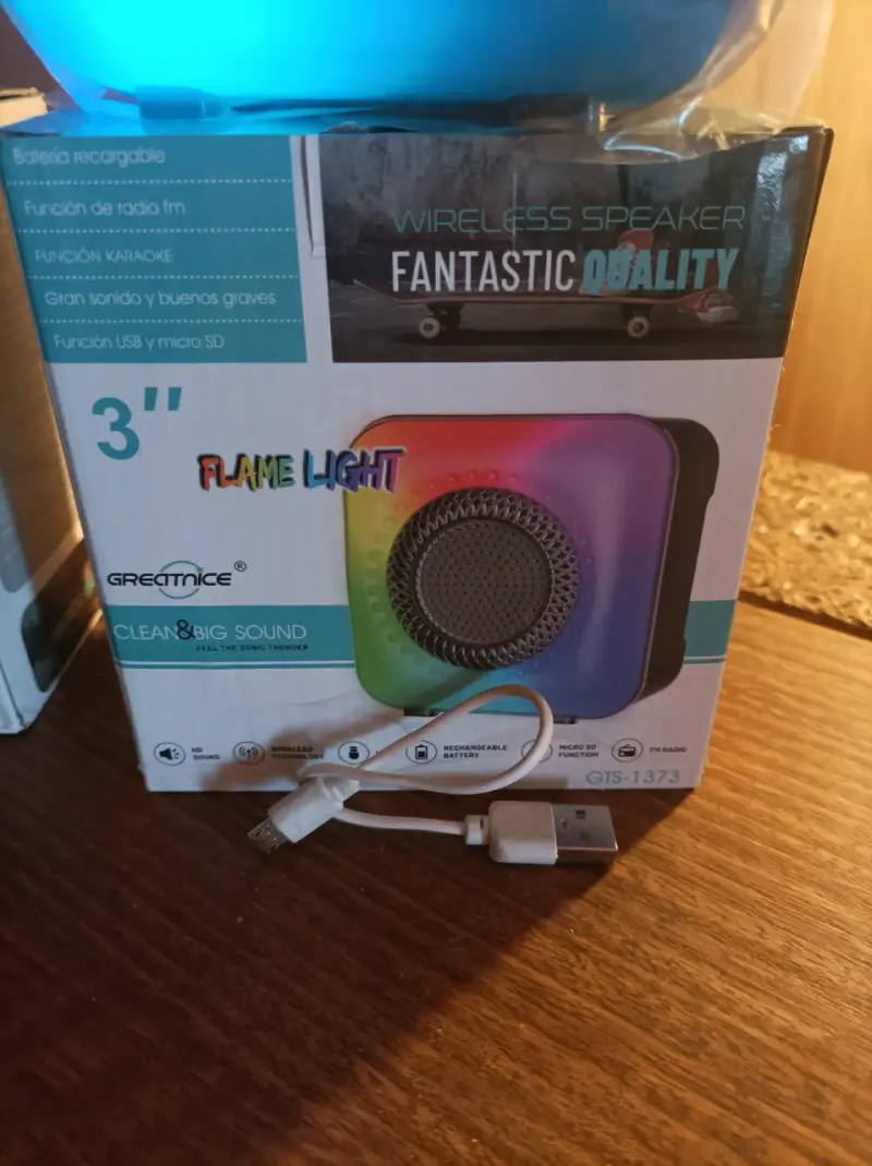 Parlantes inalámbricos con luz LED multicolor - 3