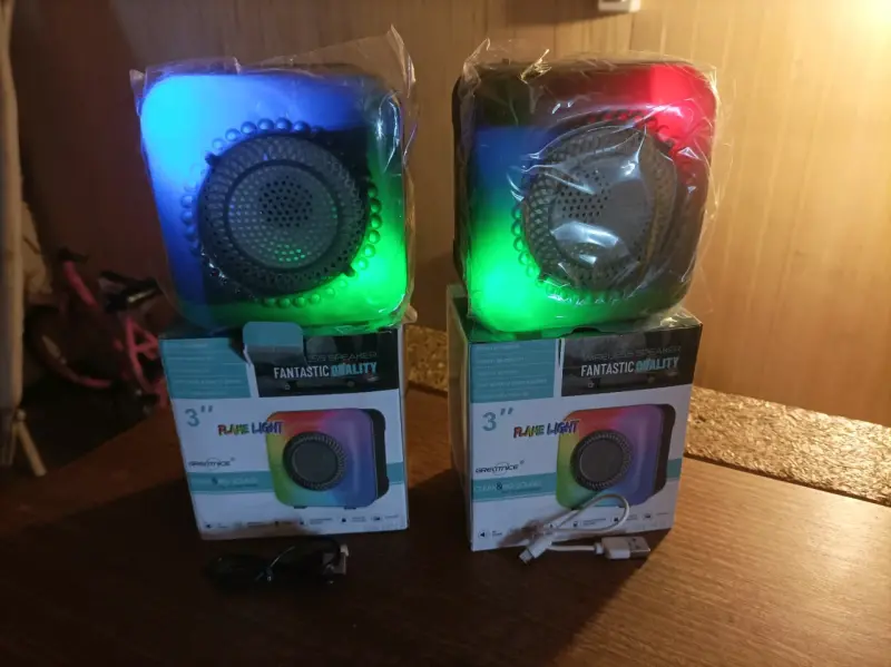 Parlantes inalámbricos con luz LED multicolor - 5