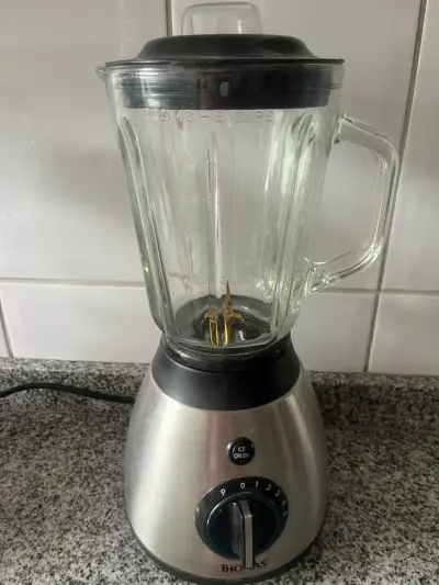 Licuadora Thomas con vaso de vidrio y función Ice Crush - miniatura 2