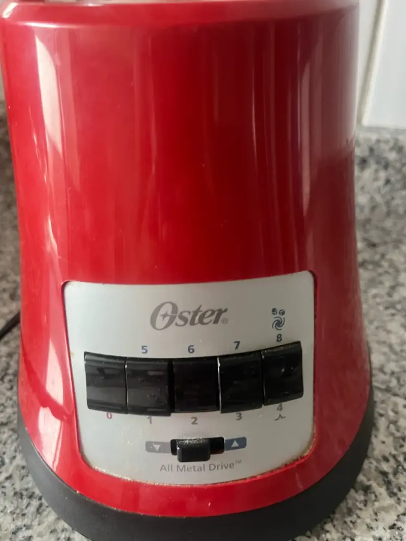 Licuadora Oster roja con vaso de vidrio - 2