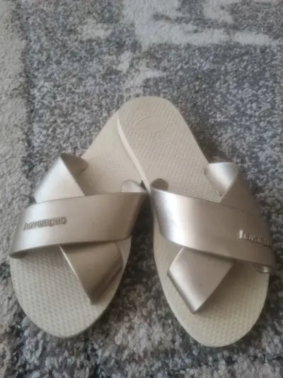 Sandalias Havaianas doradas para mujer - miniatura 1