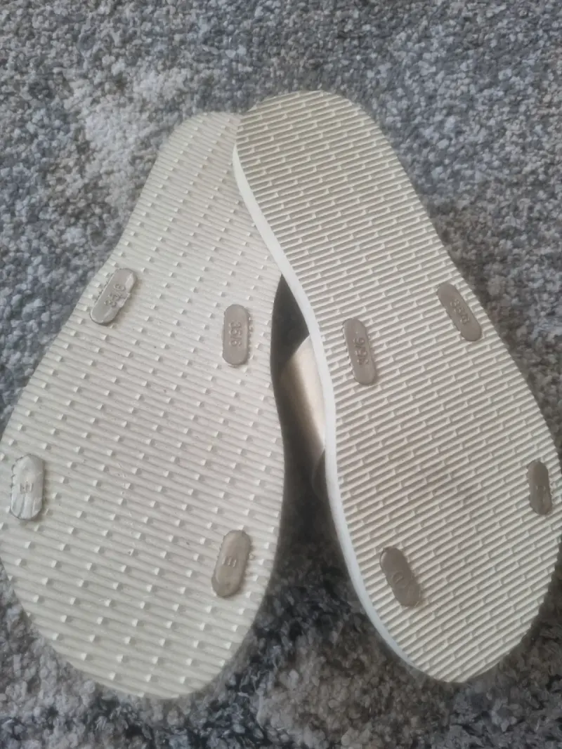 Sandalias Havaianas doradas para mujer - 2
