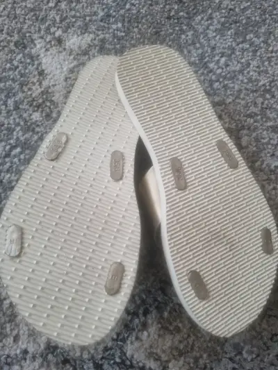 Sandalias Havaianas doradas para mujer - miniatura 2