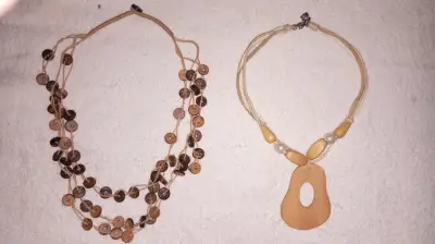 Par de Collares artesanales de madera - miniatura 1