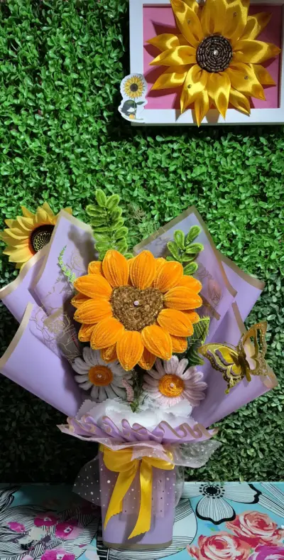 Ramo de flores artificiales con girasoles decorativos - miniatura 1