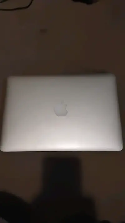 MacBook Pro 13 pulgadas en buen estado - miniatura 2