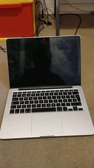MacBook Pro 13 pulgadas en buen estado - miniatura 3