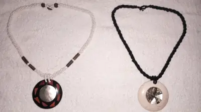Par de collares artesanales - miniatura 1